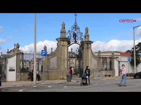 Maior cemitério de Coimbra voltou quase à normalidade depois da pandemia em Dia de Todos os Santos