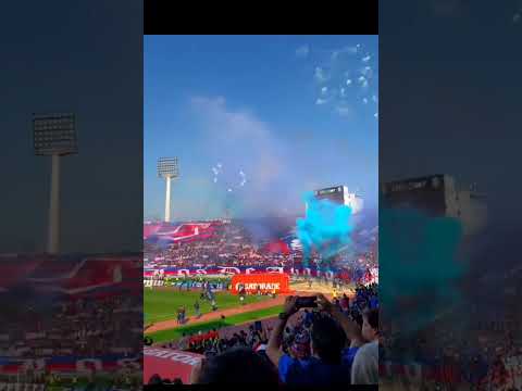 "Recibimiento de Los de Abajo - Universidad de Chile en el superclásico frente a Colo Colo 12/07/2025" Barra: Los de Abajo &bull; Club: Universidad de Chile - La U