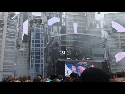 Yellow Claw @ World Club Dome 2107 Mike Cervello - Smack