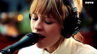 Angèle - La Loi de Murphy | Live Plus Près De Toi