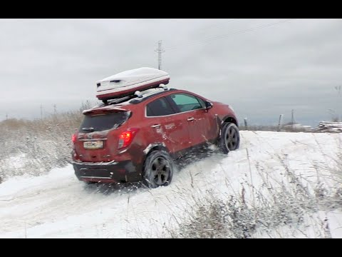 Lifted Opel Mokka offroad on snow