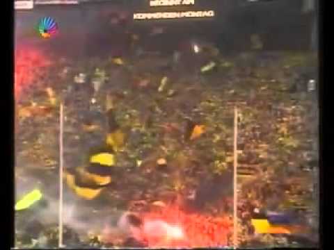 1993, Borussia Dortmund AS Roma   BVB Fans feiern den Sieg mit Pyro