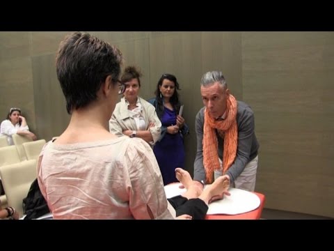 Strisci e strisci il libro di sogno Il verme enorme è uscito