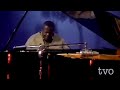 Boogie Woogie on TV... Blues Etude - Oscar Peterson (1982)
