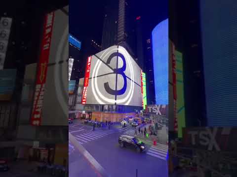 MIDNIGHT MOMENT IN TIMES SQUARE #NYC #TimesSquare #MidnightMoment #Shorts