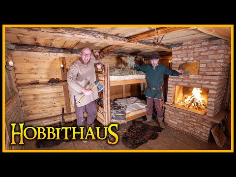 The Hobbit House - 24-hour overnight stay, cool facade and rustic hay beds - Bushcraft Crafts