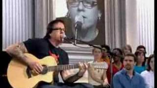 Bjorn Berge playing in France using the ellis foot drum