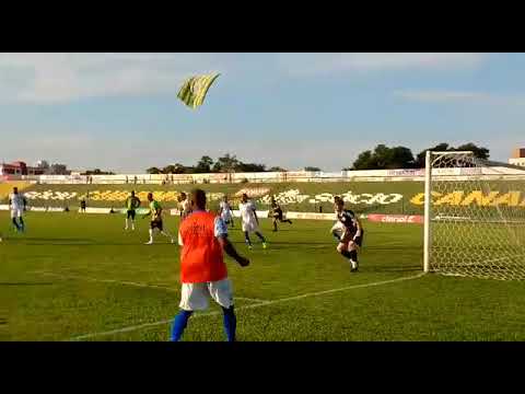 Goleiro Walker do Esportivo pega pênalti contra o Ypiranga