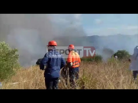 Report TV - Patos, zjarr në fshatin Rerëz, në spiatal 2 zjarrfikës nga asfiksia