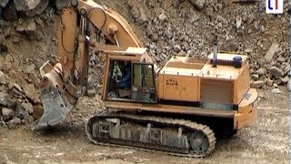 preview picture of video 'CATERPILLAR 245B Series II & 769D - Quarry / Steinbruch, Germany, 2003.'