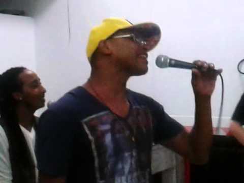 Grupo Sentimento Nobre tirando uma onda