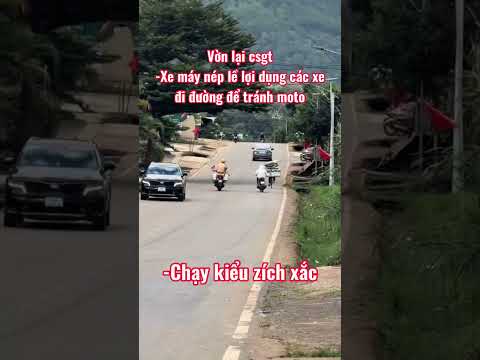 Wave vượt mặt mô tô chạy trước