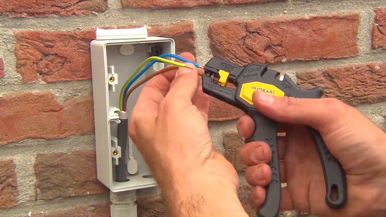 Hoe een Niko Hydro stopcontact plaatsen