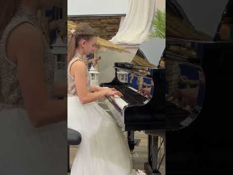 “Carol of the Bells” by Mykola Leontovych played on Dec. 14, 2024