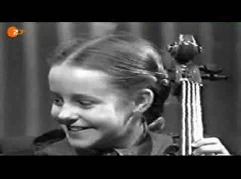 download lagu mp3 mp4 Sol Gabetta Kind, download lagu Sol Gabetta Kind gratis, unduh video klip Sol Gabetta Kind