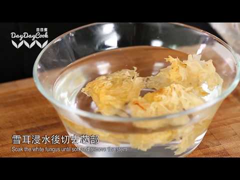 Papaya Apple with White Fungus and Pork Bone Soup