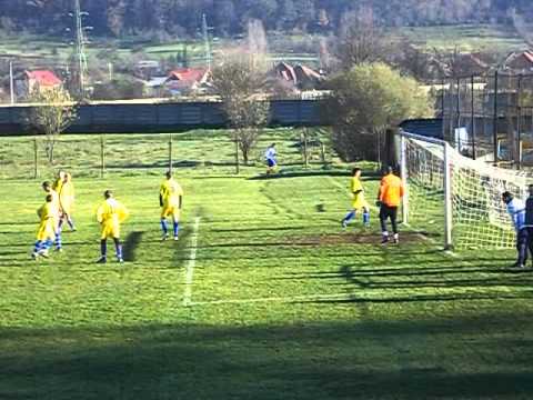 Faze din timpul meciului de juniori: Metalul Criscior-Victoria Calan