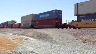 preview picture of video 'BNSF 721 West meets WIL 3399 @ Stoil CA [HQ]'