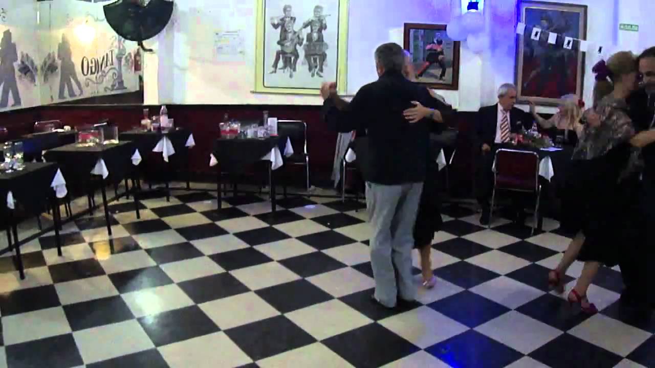 Mirta y Ricardo visitan Sin Rumbo, milonga de Elsa y Julio Duplaa