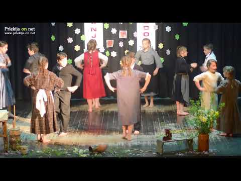 Plesalci otroške folklorne skupine KD A. Krempl Mala Nedelja