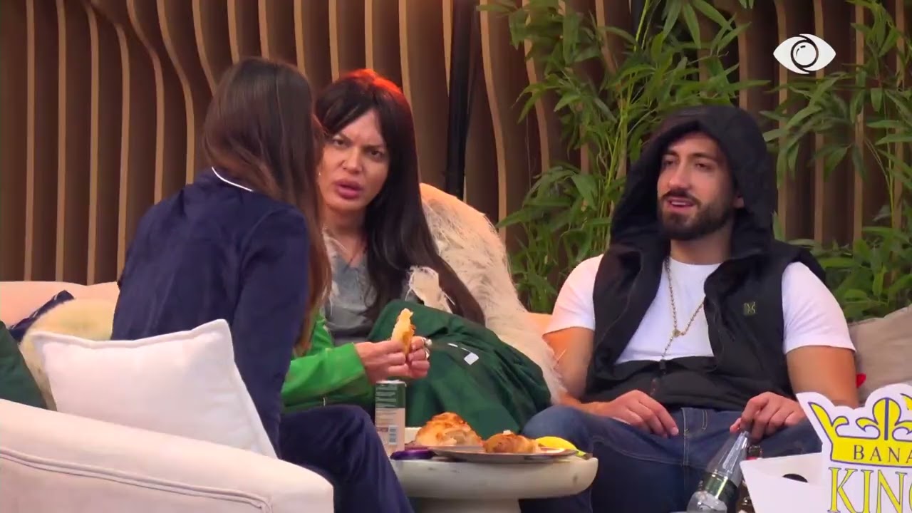 “Çfarë t’i bënim ne atij ta puthnim?”/ Banorët diskutojnë për Gjestin: Ju nuk e pranoni dot…