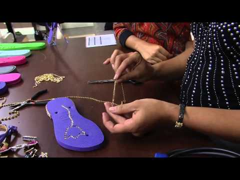 Mulher.com 06/05/2014 - Customizing Sandals by Andreia Bassan Part 2