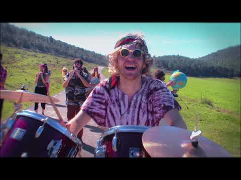 Peter Stampfel & The Folly Collective - Si Tu Vas Al Cel Amb Patinet (Official Music Video)