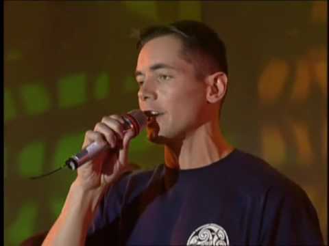 Videoclip de La tribu de Dana (Live Version) — Les Enfoirés