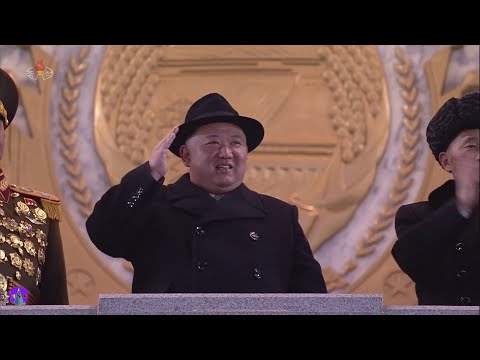 Impressionante desfile militar na Coreia do Norte (8/2/2023)