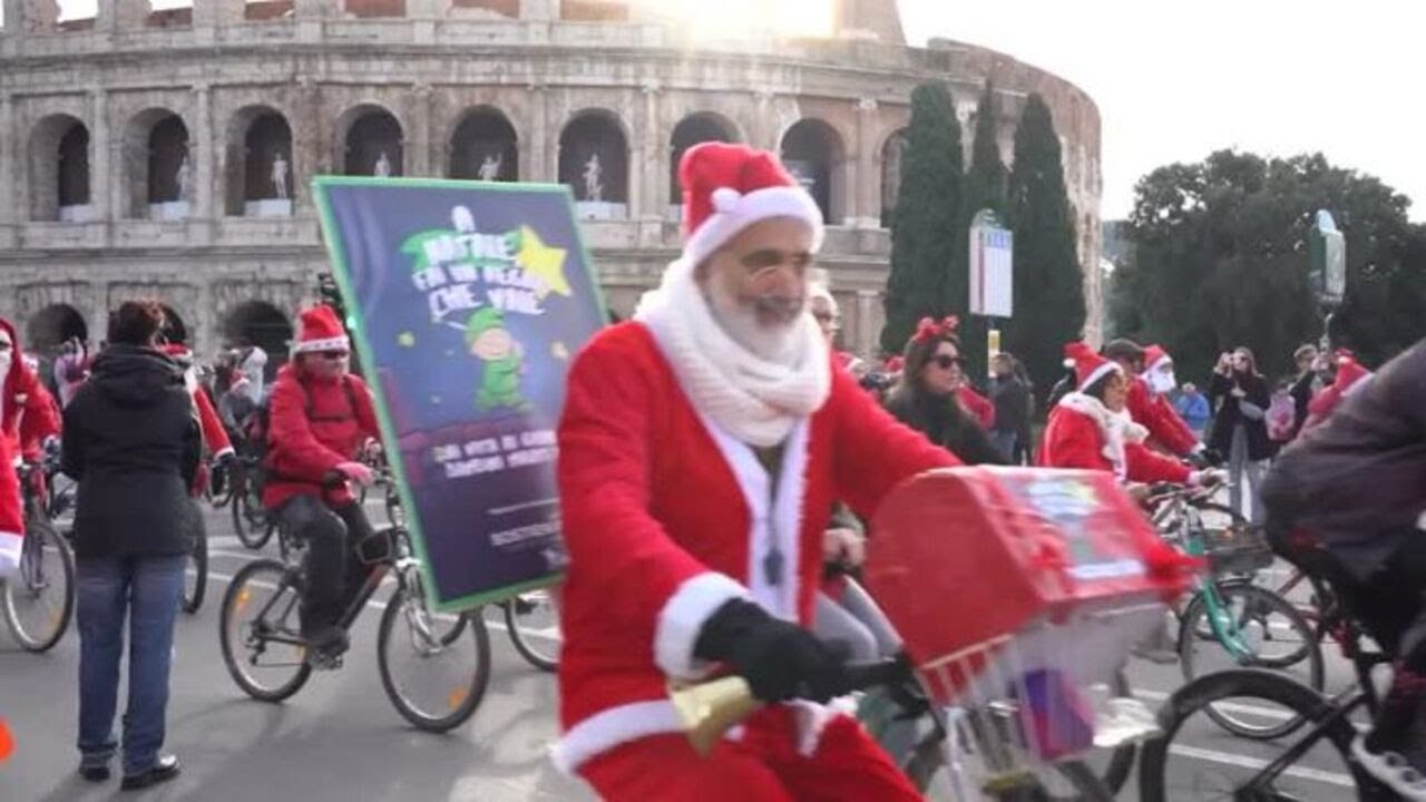 A Roma Babbo Natale in bici, pedalata solidale per i bimbi di Peter Pan