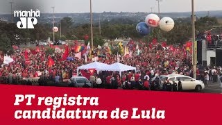 Mesmo sob risco de impugnação, PT registra candidatura de Lula