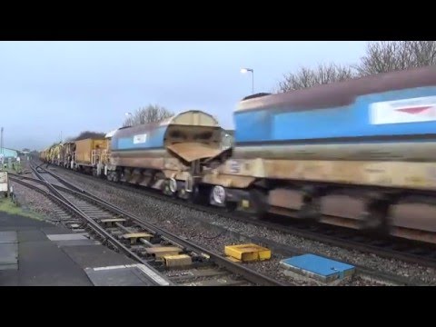 66565 top and tail with 66507 at Bridgwater with engineers on 31/1/16