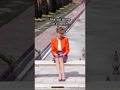 The sad photo of Princess Diana at the Taj Mahal #history #art