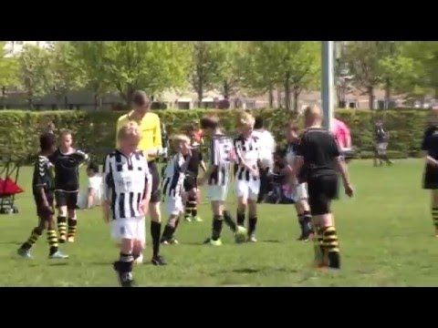 VV Dubbeldam E1 - SV Koedijk E1 (7 mei 2016) op het 7e International Youth Tournament