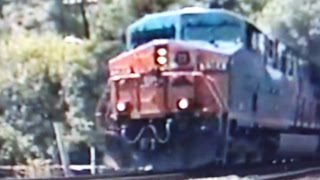 preview picture of video 'Analog 8mm Intermodal Train at Barnesville'