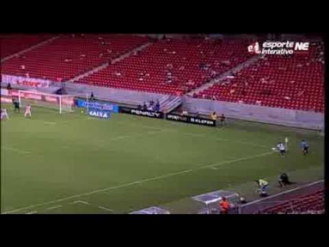 De cabeça, Lenilson faz o primeiro do jogo para o Botafogo-PB (NÁUTICO 0X1 BOTAFOGO-PB 30/01/2014)