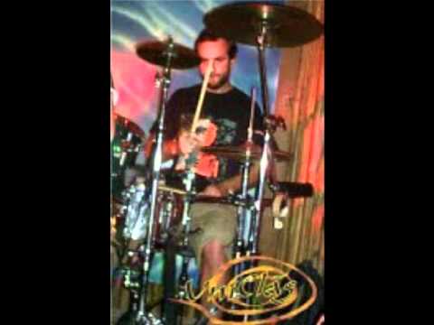 Banda Uniclãs - E se a vida apronta.