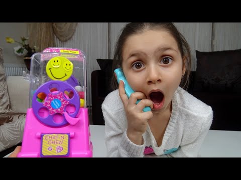 Lina'nın Şeker Dolu Telefon Kulübesi Sihirli Çıktı | Lina'nın Başına Gelmeyen Kalmadı