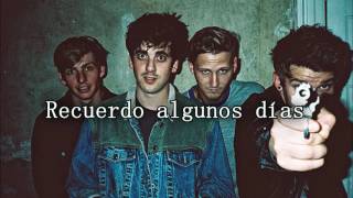 circa waves - t-shirt weather // español