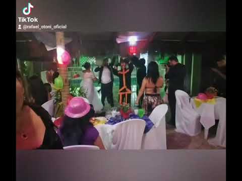 Os Embrasados Animando Festas