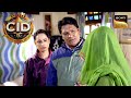 घूँघट उठा कर Abhijeet देखना चाहता है किसका च