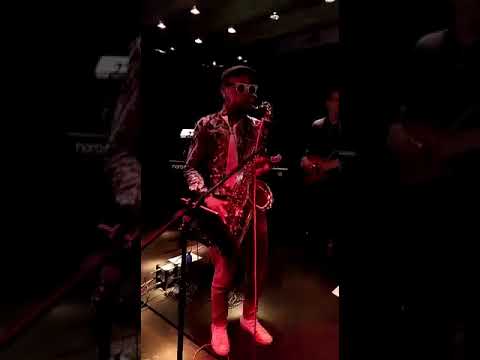 "REMEMBERING PRINCE" "THE 5 AMAZING PURPLE" AT THE MARULA 2017 10 08 sing CONTROVERSY