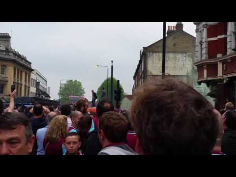 West Ham Fans attacking/smashing Manchester United Coach Bus 10/05/2016