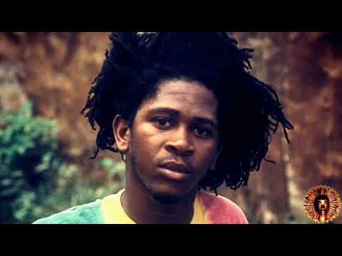 Garnett Silk - Every Knee Shall Bow. ft. Cocoa Tea/Charlie Chaplin