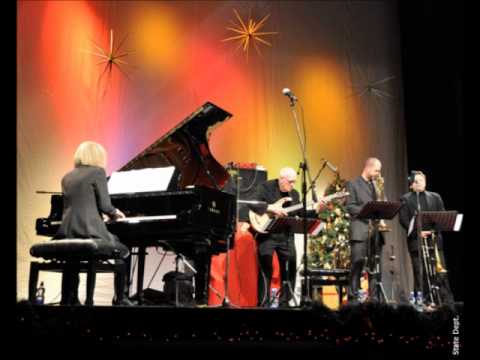 Carla Bley Plays Christmas Carols (O Tannenbaum)