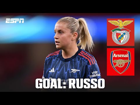 GOAL! 0-2: Russo converts Chloe Kelly’s smart free kick 🧠 | UEFA Women’s Champions League