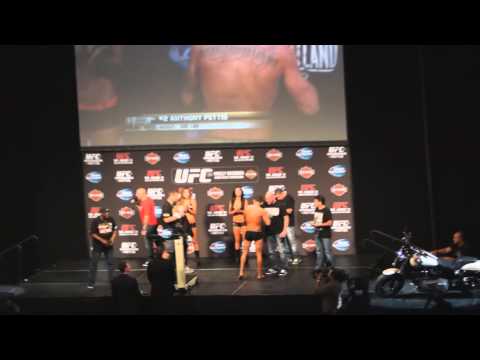 UFC 164: Benson Henderson vs.  Anthony Pettis - Weigh-In