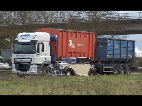 DAF XF vs Rolls-Royce A1(M) motorway race ;) - trucks spotting