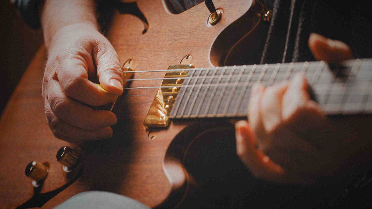 Lowden Guitars | GL-J Ambient | Lollar Imperial | Played By Paul Rose - YouTube