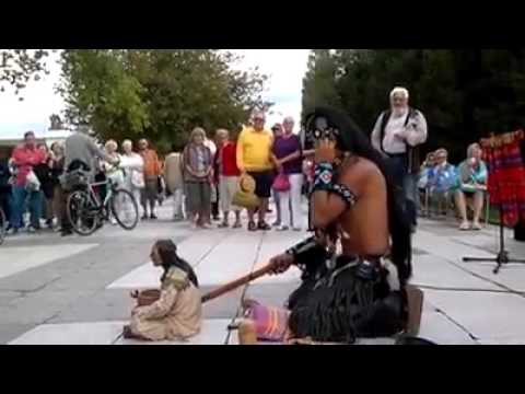 INDIO TOCANDO FLAUTA!